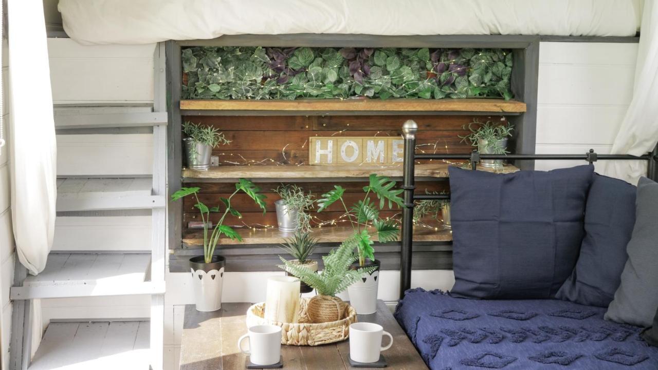 Quirky Vintage Horsebox Conversion With Stunning Views Of Ardingly Reservoir Balcombe Kültér fotó