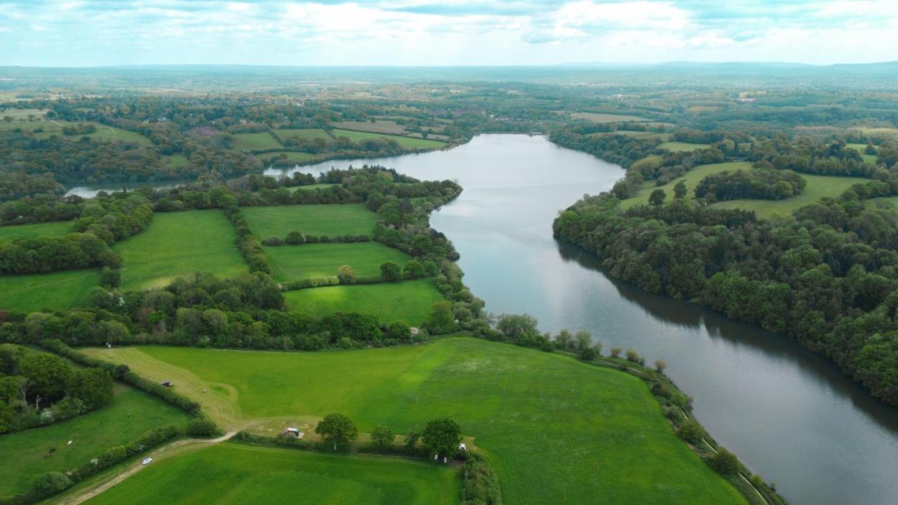 Quirky Vintage Horsebox Conversion With Stunning Views Of Ardingly Reservoir Balcombe Kültér fotó