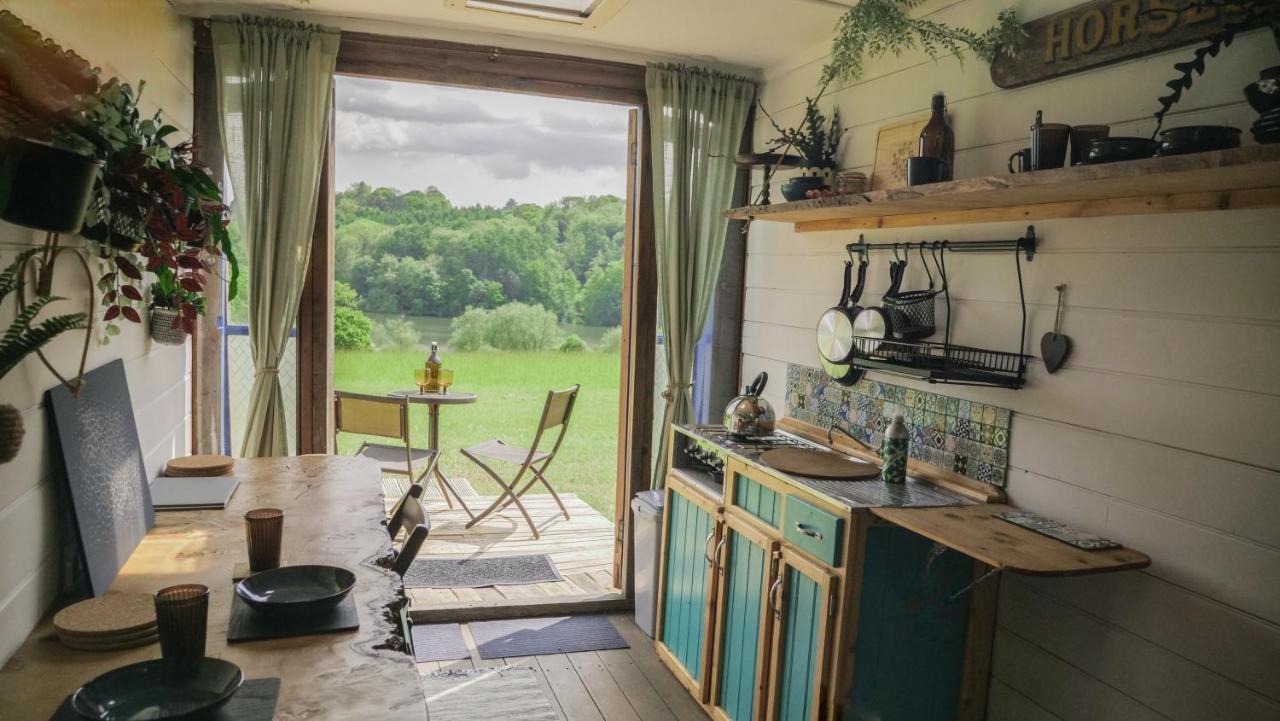 Quirky Vintage Horsebox Conversion With Stunning Views Of Ardingly Reservoir Balcombe Kültér fotó