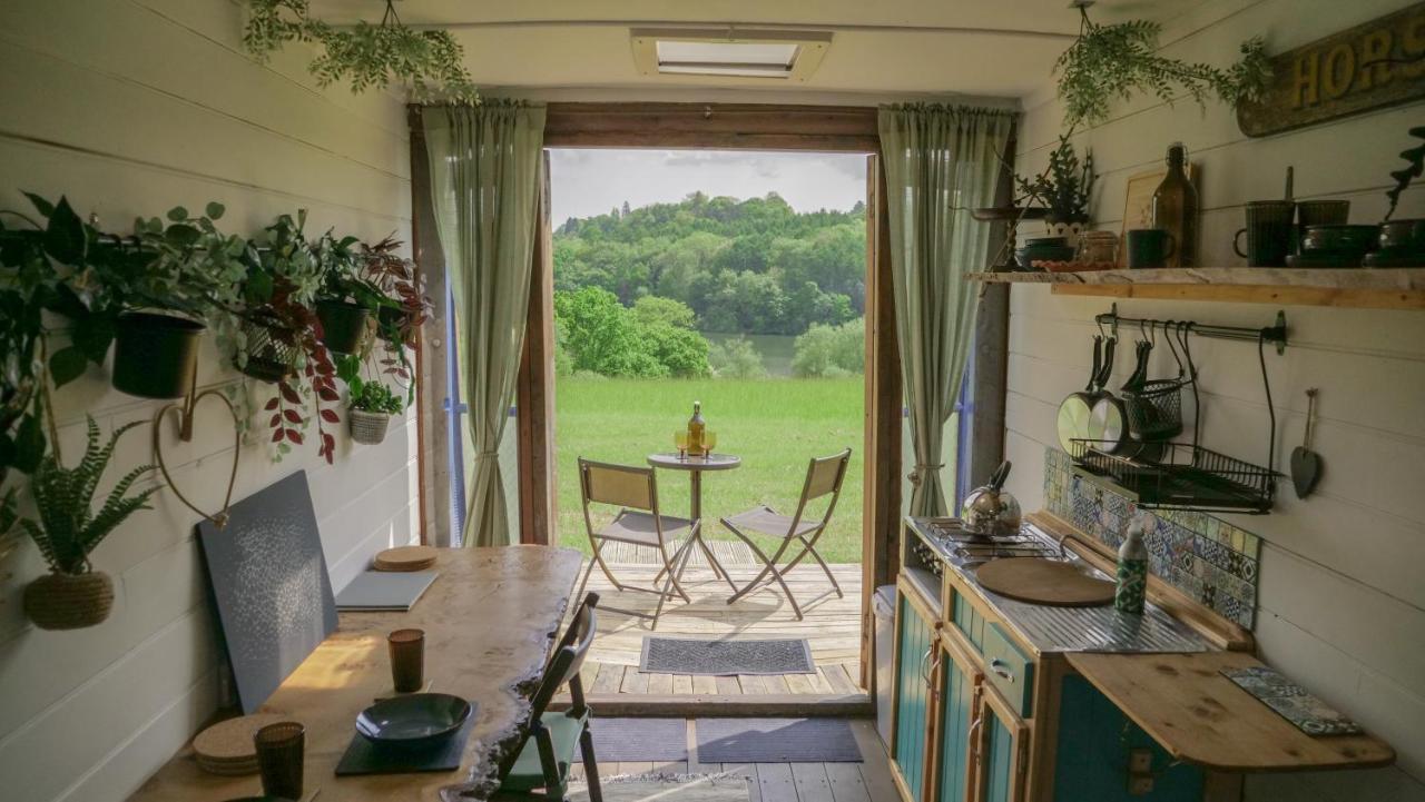 Quirky Vintage Horsebox Conversion With Stunning Views Of Ardingly Reservoir Balcombe Kültér fotó