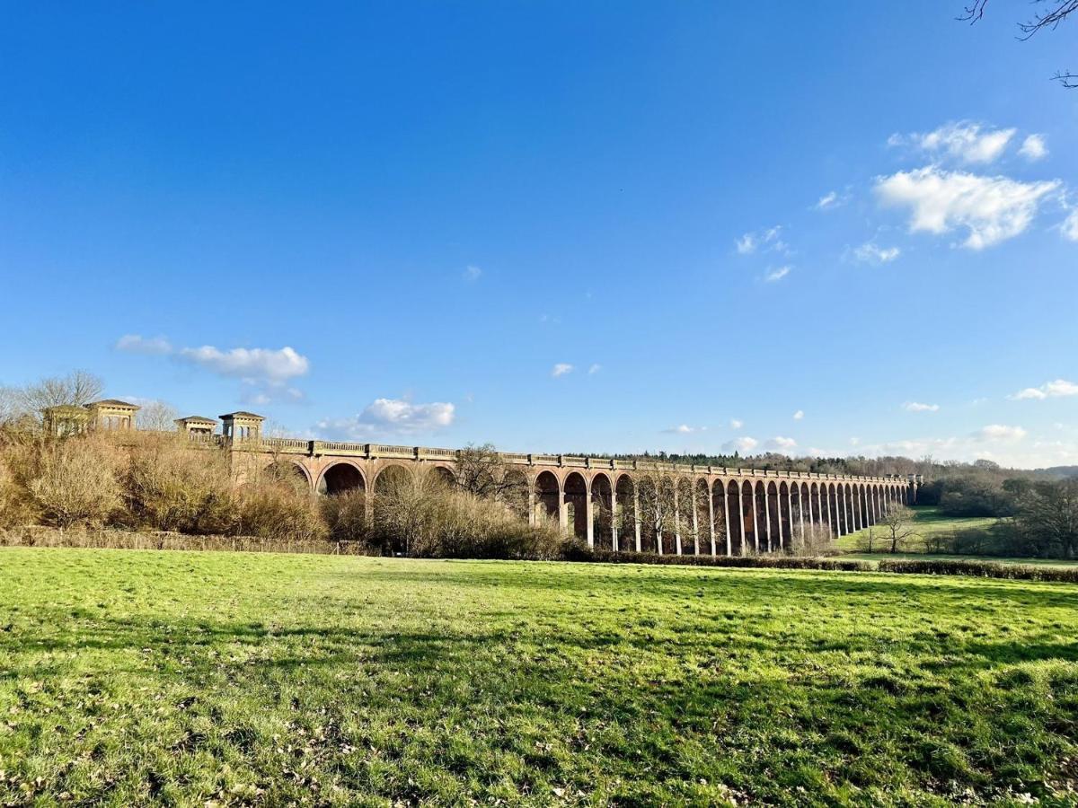 Quirky Vintage Horsebox Conversion With Stunning Views Of Ardingly Reservoir Balcombe Kültér fotó